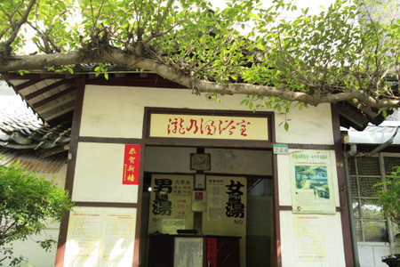 分開男女浴池,不用尷尬。